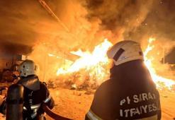 Aksaray’da korku dolu anlar! Geri dönüşüm tesisi alevlere teslim