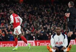 Premier Lig'de dev maçta Arsenal, Tottenham'ı 4 golle devirdi