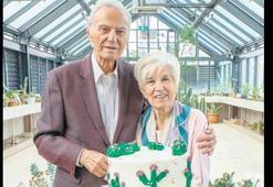 Doğum gününü sevenleriyle kutladı