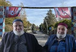 İstanbul’da Trabzon ruhu! Bu köyde her şey bordo-mavi, sokak lambalarından ev cephelerine kadar