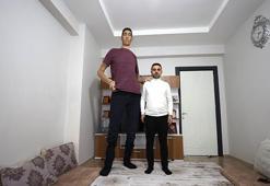 Dünyanın en uzun adamı Sultan, Londra’ya gidiyor! Hayatı belgesel olacak