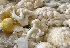 Karnabahar haşlarken sıcak su mu soğuk su mu kullanılır? Doğru yöntemle dağılmadan pişiyor