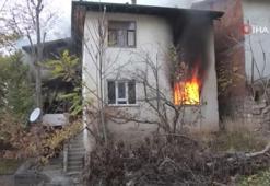 Amasya’da iki katlı evde yangın çıktı: Yaşlı kadın yangını ağlayarak izledi