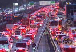 İstanbul'da akşam saatlerinde trafik kilit! Yoğunluk yüzde 90'a çıktı