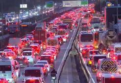 İstanbul'da akşam saatlerinde trafik kilit! Yoğunluk yüzde 90'a çıktı