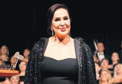 Türkan Şoray’a saygı duruşu