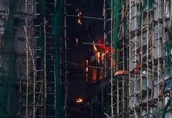 Hong Kong'daki yangın kontrol altına alındı ama yüzlerce kişiden haber alınamıyor