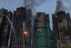 Hong Kong'daki yangın 40 saattir devam ediyor! Can kaybı artıyor, kurtarma çalışmaları sürüyor