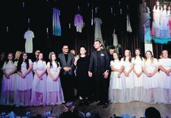 Kadına şiddete sahneden tepki