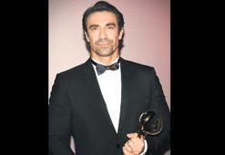 Dubai’de ödül aldı