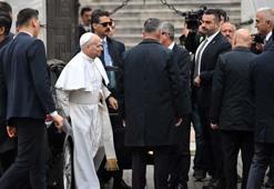 İstanbul'daki temasları süren Papa 14. Leo, Sultanahmet Camii'ne geldi