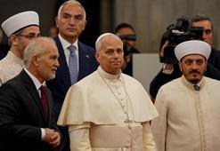 İstanbul'daki temasları süren Papa 14. Leo, Sultanahmet Camii'ne geldi