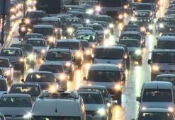 İstanbul&#x27;da trafik durma noktasına geldi! Yoğunluk yüzde 80&#x27;e ulaştı