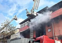 Başakşehir'de plastik imalathanesinde yangın! Çok sayıda ekip sevk edildi