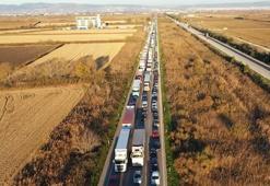 Yunanistan'da çiftçiler isyanda! Gümrük kapısını trafiğe kapattı