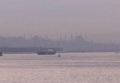 İstanbul Boğazı sis nedeniyle gemi trafiğine kapatıldı
