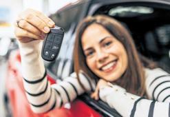 Altınını bozan otomobile koştu