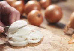 Aşçıların sırrı ortaya çıktı! Soğan doğrarken gözyaşını kesen teknik