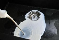 Süt, kahve, yağ fark etmiyor... Lavaboya döken yandı! Boruyu mahveden ürünlerin listesi