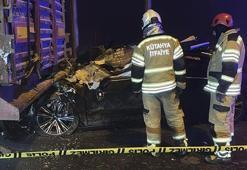 Kütahya'da katliam gibi kaza! Otomobil TIR'a arkadan çarptı: 4 kişi öldü