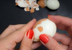 Yumurta kabuğu zor soyuluyorsa haşlamadan önce mutlaka uygulayın! İçindeki havayı boşaltıyor