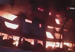 Pakistan’da yangın çıkan fabrika binası çöktü