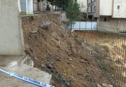 Kadıköy’de faciadan dönüldü! 5 katlı binanın istinat duvarı çöktü