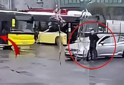 Otobüs durağında havaya ateş açtı, bir de kayıt aldırdı