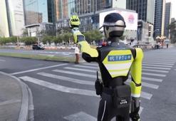 İnsansı robotlar trafik polisi olmaya başladı