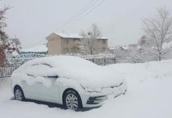 Başkale'de araçlar kara gömüldü: 11 yerleşim yerinin yolu ulaşıma kapandı