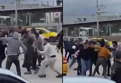 Taşlar, sopalar, yumruklar havada uçuştu: İki grup arasındaki kavgada ilginç kareler