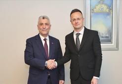 Bakan Bolat, Macaristan Dışişleri ve Dış Ticaret Bakanı ile görüştü