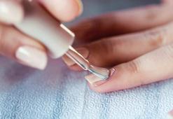 Sürdüğünüz ojeler baloncuk boluncuk mu oluyor? İşte pürüzsüz oje sürmenin püf noktası