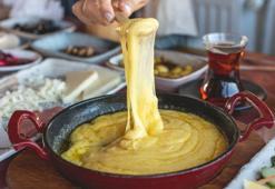 En lezzetli kuymak bu peynirle yapılıyor! Kahvaltıda yiyen mest olacak: İp gibi uzuyor
