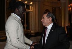 Bafetimbi Gomis'ten Galatasaray'a sürpriz ziyaret!