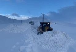 Şırnak'ta kar esareti! Kar kalınlığı 1 metreyi aştı