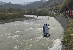 Vefat eden annesine mezar bakmaya gidiyordu! Kazada can verdi