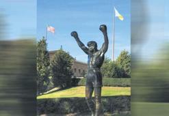 Rocky heykelini geri istedi