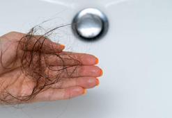 Saç dökülmesini azaltan en etkili reçete! Saç köklerini besliyor