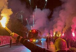 Galatasaray kafilesi Antalya'da Şampiyonlar Ligi müziğiyle karşılandı