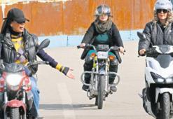 İran’da kadın motosikletçiler yollarda
