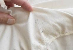 Lekeli yastıkları tertemiz yapan yöntem! Bu iki malzemeyi sıkıp 30 dakika bekletin
