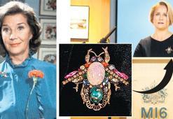 Kadın ‘Bond’un broş şifresi