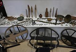 Muş’ta operasyon: Evlerden silah cephaneliği ve yüzlerce tarihi eser çıktı