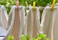 Havlularınız taş gibi mi? Deterjanla beraber kullanınca pamuk gibi oluyor