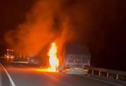 Erzincan’da seyir halindeki tır alev alev yandı