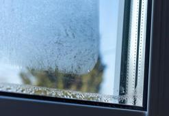 Pencerelerdeki damlacıkları hafife almayın! Cam buğulanmasına en etkili çözümler