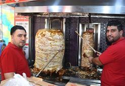 İzmirli dönerci Sadettin Saran’a verdiği sözü tuttu! Parkart asarak duyurdu