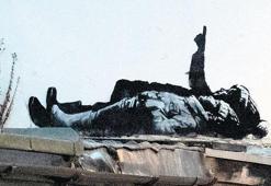 Banksy ‘çocuklara bak’ diyor