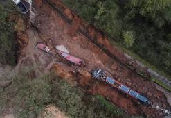 200 yıllık set çöktü, devasa obruk oluştu! 'Tam 4 metre derinliğinde'